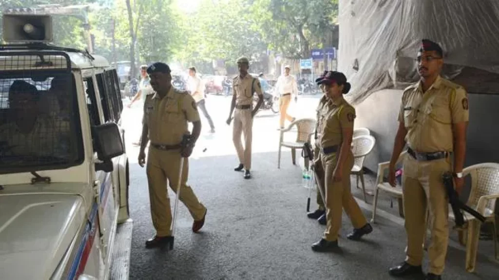 Pune Police Deported Some Illegal Foreigners