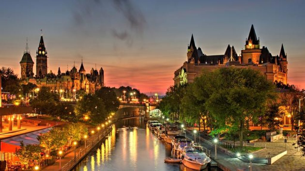 10 Amazing Places to visit in Canada